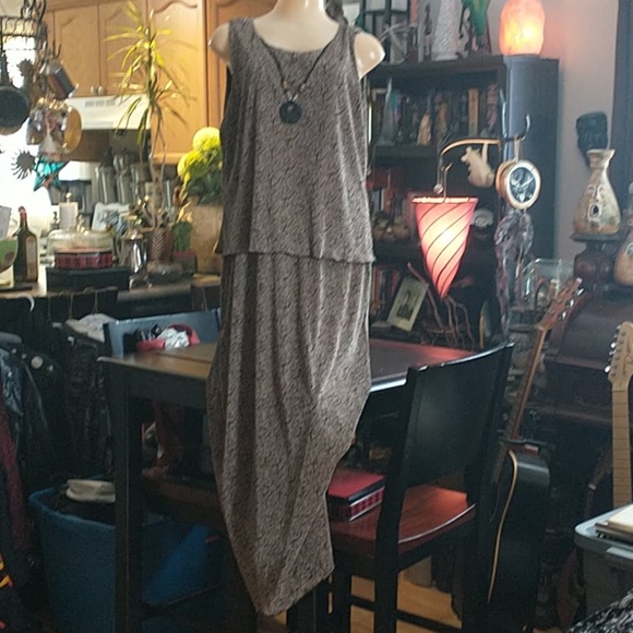 In Studio Dresses & Skirts - 🇨🇦 Gorgeous Ladies Dress